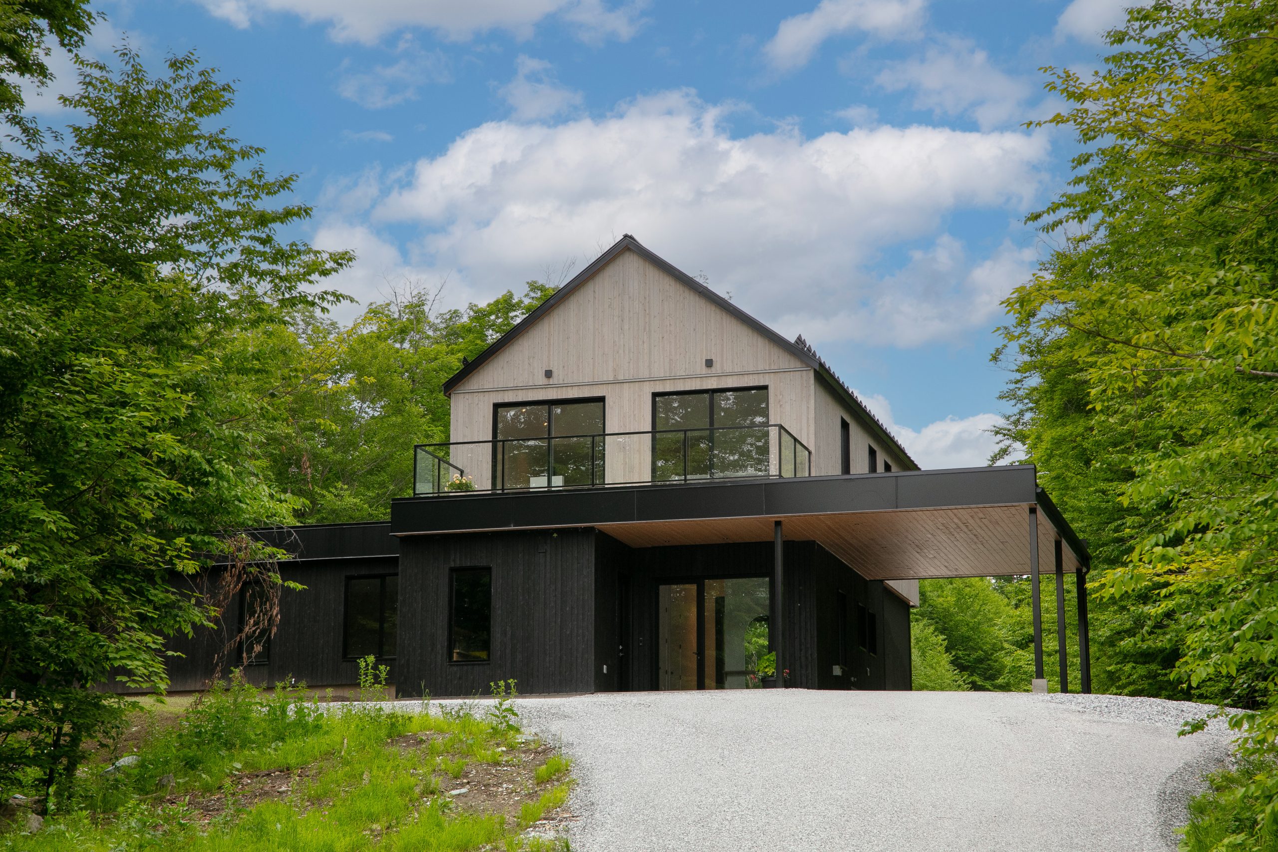 Résidence nichée en milieu forestier_Résidence G+R